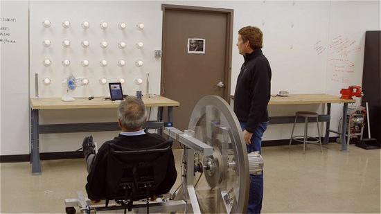 边健身边发电的自行车 为家庭提供电力|发电|灯