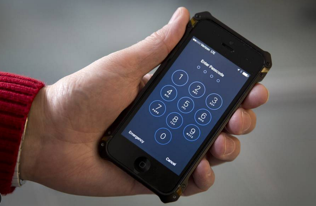 美司法部寻求强迫苹果公司破解12部iPhone数