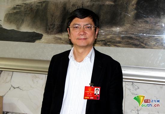 贵州大学校长:大学生上课玩手机是一种病态|大