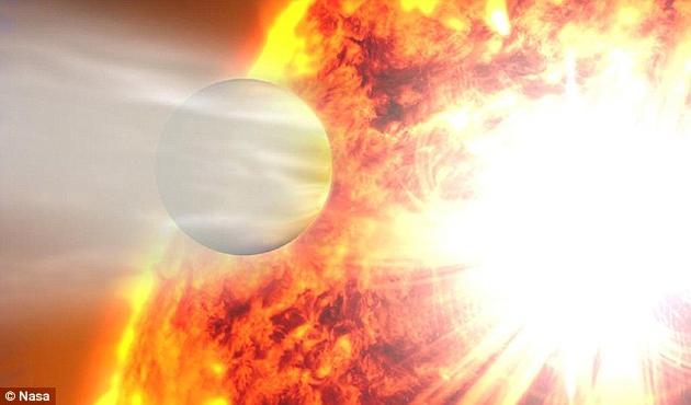 大熊座发现奇特系外行星:轨道很扁似彗星 本月早些时候,天文学家们还发现了另外一颗与HD 80606 b类似的系外行星,编号HD 20782。其距离约117光年,其轨道同样非常“扁”,与彗星轨道相似