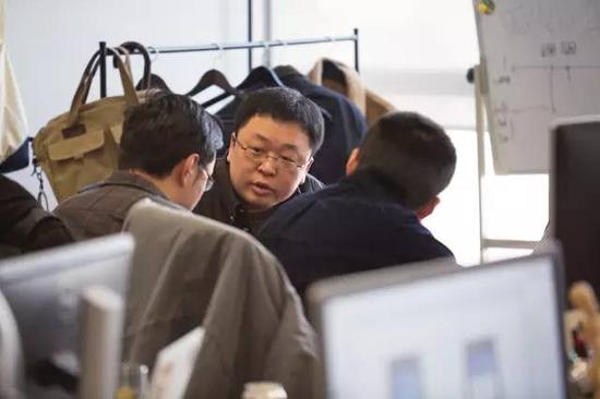 工作中的羅永浩 圖/高遠