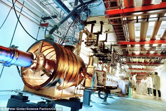 利用美国费米实验室的万亿电子伏特加速器Tevatron，科学家发现了一种新的粒子，并宣称这种粒子展现出了非同寻常的特性。