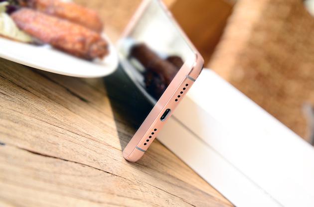 Type-C接口，并且集成3.5毫米耳机接口