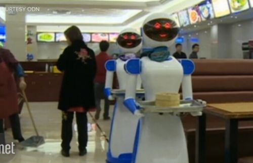 两家餐厅使用机器人服务员 结果餐厅倒闭了(组图)