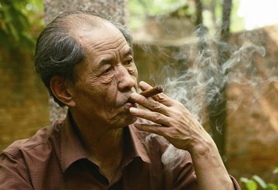 白鹿原票房:《白鹿原》作者陈忠实去世 版权费仅占网络作家几十分之一 陈忠实
