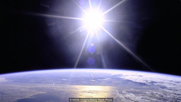 为什么不能超光速 光从太阳来到到地球上。