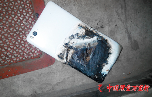 小米2爆炸:小米手机购买半年爆炸 公司专业人员称没有质量问题
