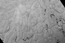 冥王星神秘多边形地带成因获解：固态氮气层之间对流所致