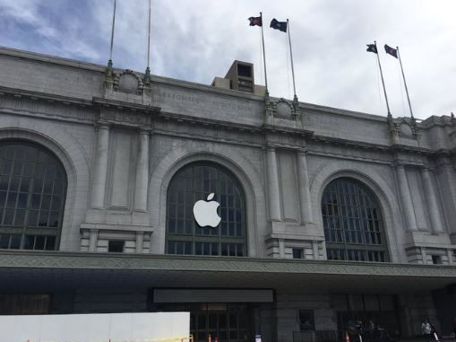 WWDC2016临近 苹果开始布置会场外LOGO