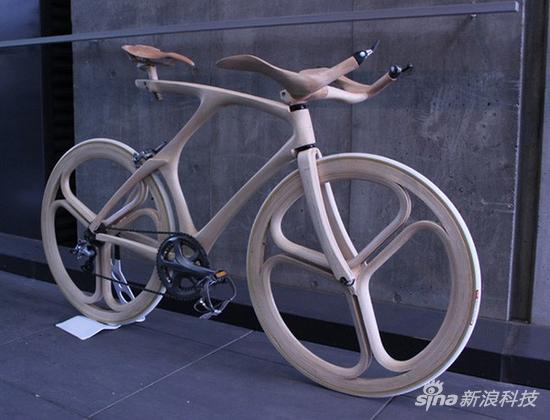 造型奇特的纯木制自行车