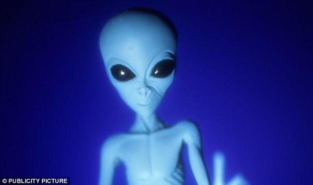 德雷克公式:想找外星生命?数学计算公式可识别出孕育生命的星球 这项新研究将帮助科学家弄清,如果他们想确定某个星球是否宜居的话,需要寻找哪些化学元素。到目前为止,很多科学家只关注有智慧的外星生命,但这项最新研究或许能帮助我们找到更加基本的微生物生命。