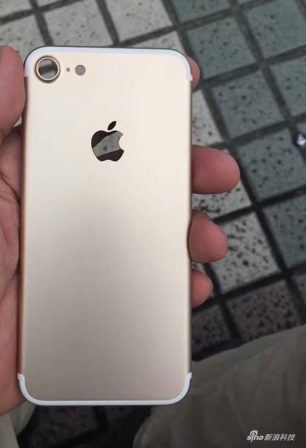 传闻中的iPhone 7后盖