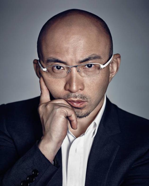 “小白兔在华兴待不下去。要么被其它狼咬死,要么被我干掉了。”