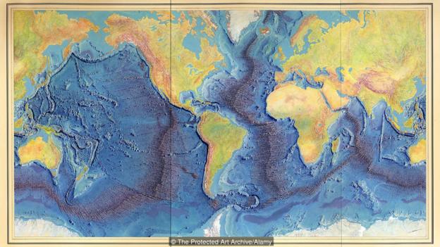 海底分布着许多山脉。