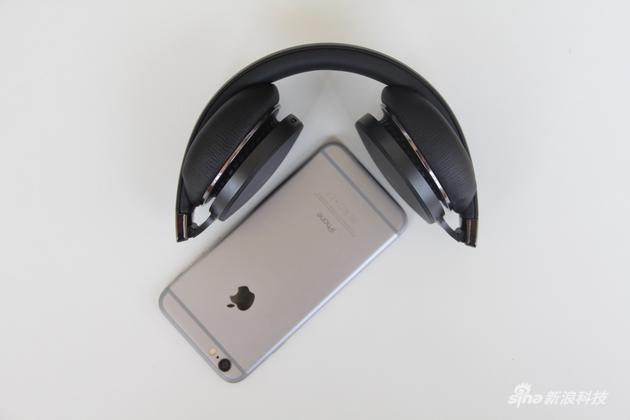 折叠以后和iPhone对比下尺寸