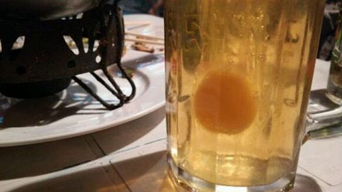 啤酒鸡蛋:流言揭秘:啤酒加生鸡蛋能大补?