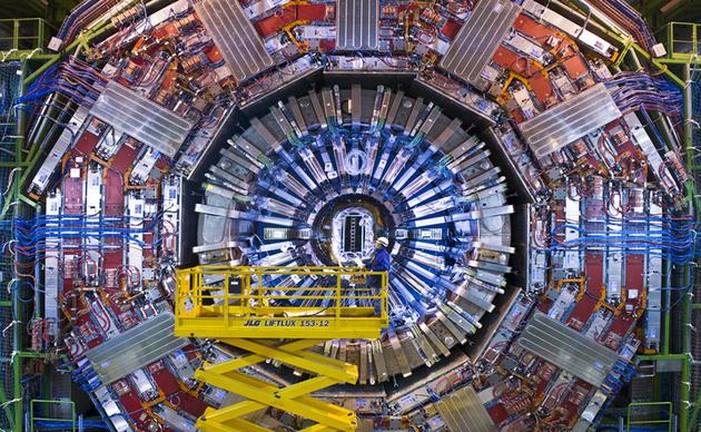 ǿӶײ LHC