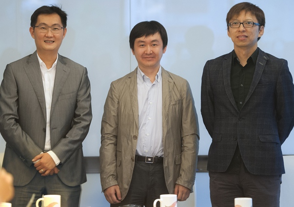 腾讯入股搜狗:腾讯持股45%成搜狗最大股东但搜狗IPO决定权握在搜狐手中 2013年9月16日腾讯入股搜狗,腾讯董事长马化腾、搜狗CEO王小川、搜狐CEO张朝阳合影留念。