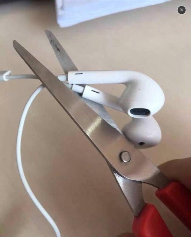 “iPhone 7 最好开发一款名为‘查找我的 AirPod’的应用。”