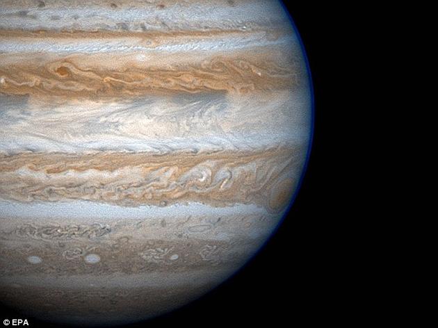 科学家们此次观测到的4颗天体中，三颗的质量非常小，基本可以被归类到最小型的褐矮星行列——这三颗天体的质量值分别在木星质量的13~18倍之间，而剩下的那颗则更大一些，质量大致是木星的120倍左右