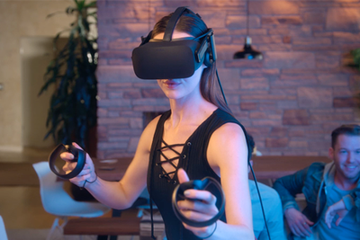 Oculus昨晚发布15条纯干货 扎克伯格用VR玩自拍打扑克