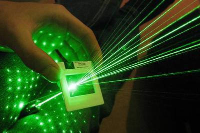 俄航天科研机构用激光成功为手机充电