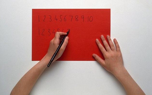 5月份的一项研究发现，人的偏手性与完成算术任务的能力有着重要联系。