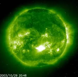 2003年10月29日，SOHO衛(wèi)星觀測到X10級耀斑