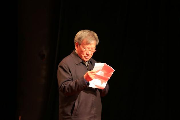 心怀科学拥抱世界:第十七届北京青年学术演讲比赛举行决赛 刘嘉麒院士致辞