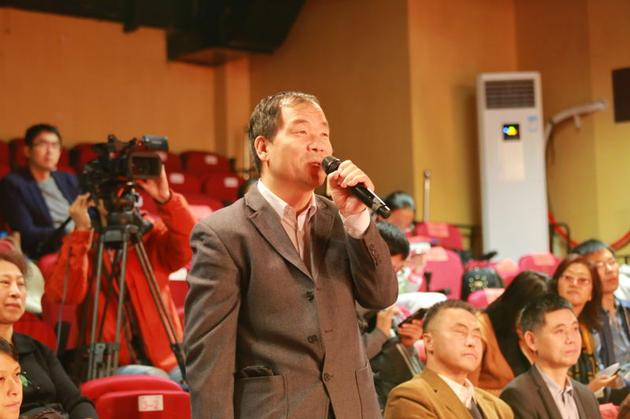 心怀科学拥抱世界:第十七届北京青年学术演讲比赛举行决赛 媒体组评委人民日报高级记者蒋建科为选手做点评