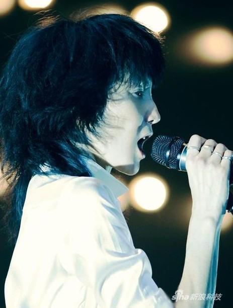 张曼玉演唱现场图