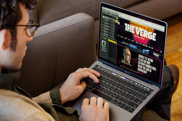 国外媒体评价苹果Touch Bar_手机新浪网