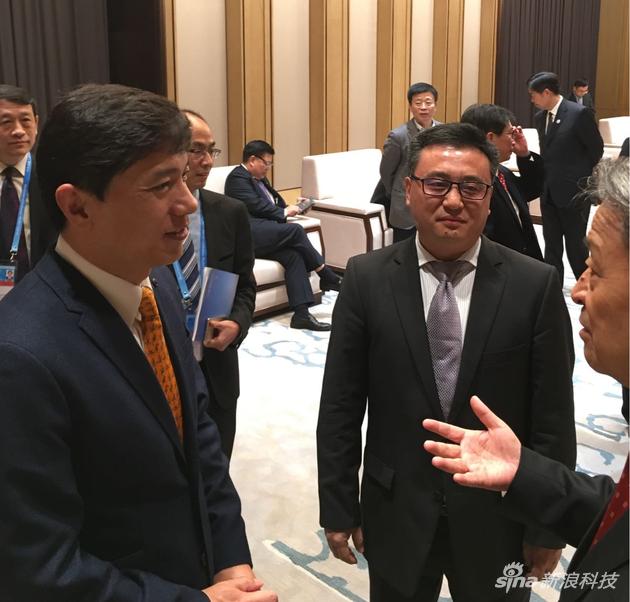 图为百度董事长李彦宏和百度总裁张亚勤