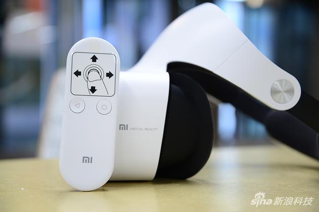 小米VR眼镜正式版搭配体感手柄