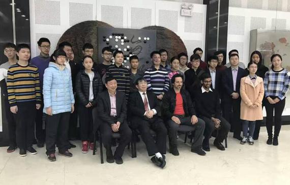 谢尔盖布林:谷歌联合创始人谢尔盖-布林低调访华但主要目的是交流围棋