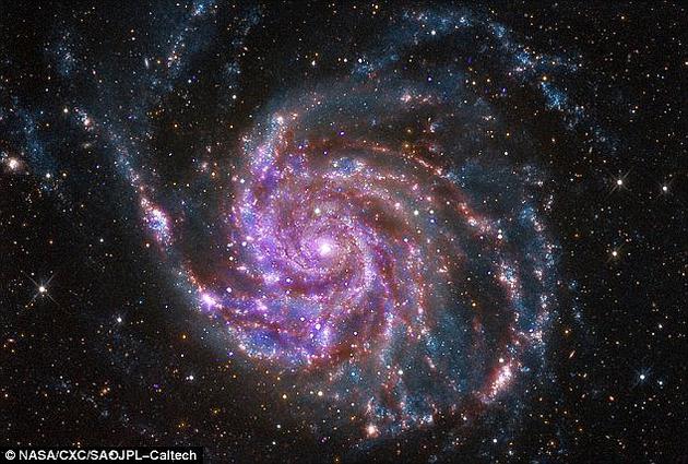　　荷兰莱顿大学一个独立的研究团队对3万多个星系的物质分布进行了深入研究，并找到了支持韦尔兰德新理论的有力证据。