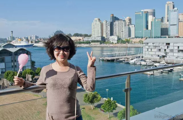 2011年初，那盟在谷歌悉尼办公室的留影，那时她是谷歌地图的产品经理。