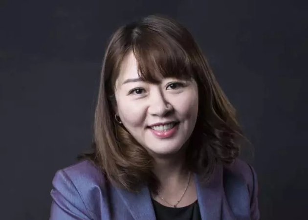 杨蕾职业照。