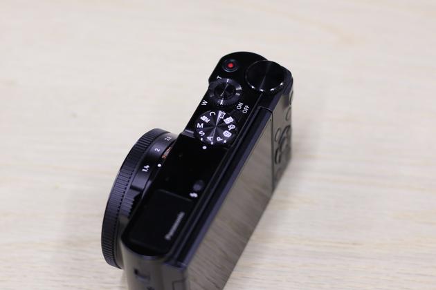 松下lx10:能否在夹缝中分得一杯羹?松下LX10卡片机体验评测 顶部拨盘特写