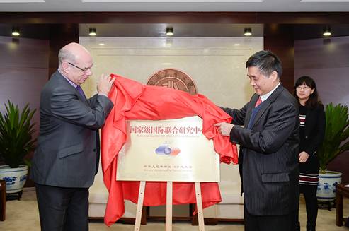 英国伯明翰大学与北京交通大学签署轨道科研协