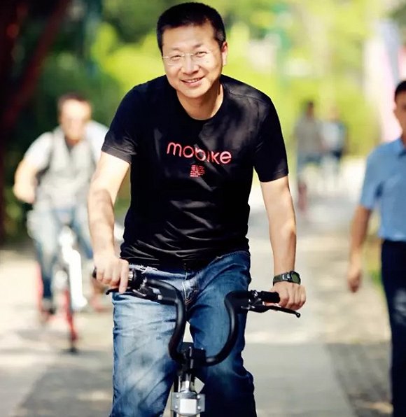 摩拜CEO王晓峰表示,传统自行车会产生很多意想不到的麻烦,希望别人也别走这条路。