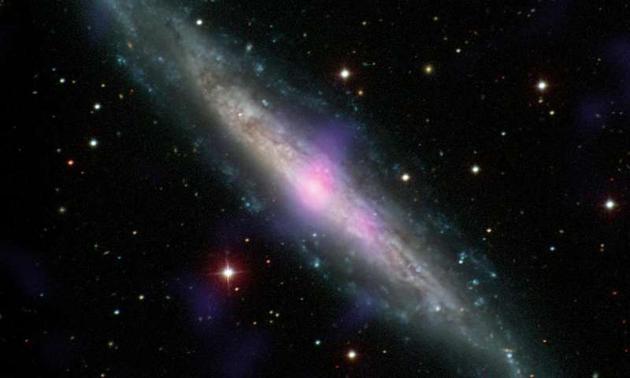 NGC 1448，科学家认为其内部隐藏着一个大质量黑洞