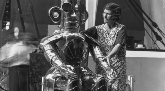 1933年：Alpha机器人