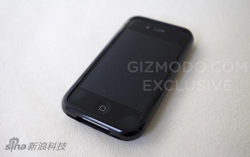 多年之前被遗失在酒吧的iPhone 4原型机，粗看像个iPhone 3GS