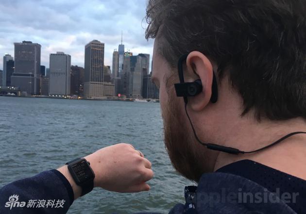 AirPods和Powerbeats3耳机对比评测 奔跑跳跃
