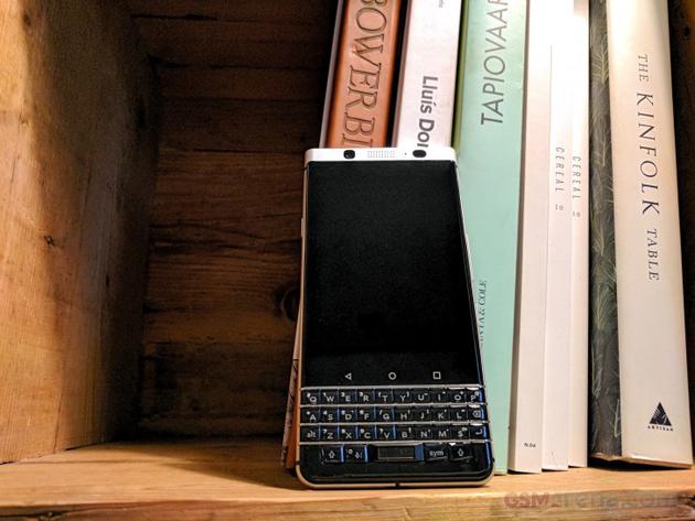 盘设计致敬经典 黑莓新机BlackBerry KEYone上