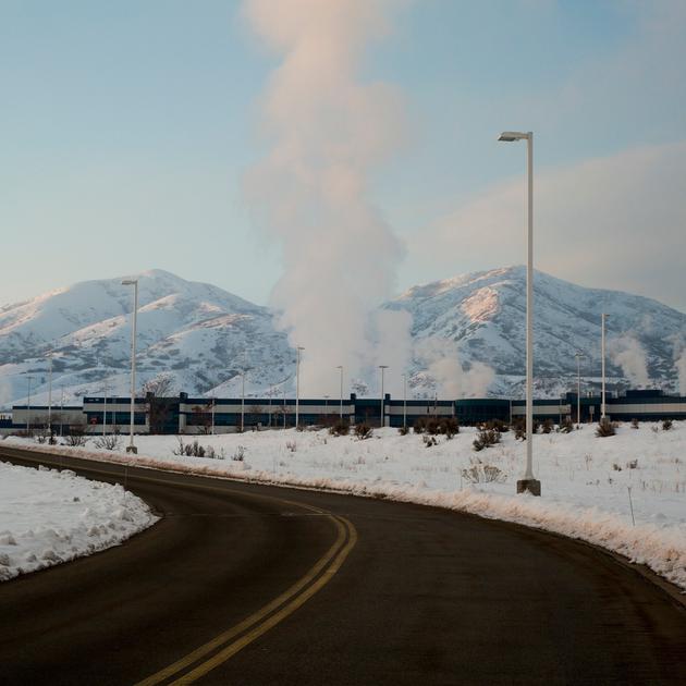 李海的IM Flash工廠座落於瓦薩奇山脈腳下。2015年，全世界只有大約13%的芯片在美國制造。相比之下，1990年卻高達30%。