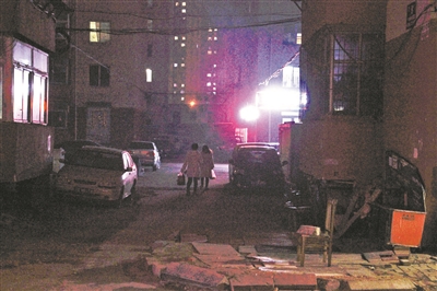沈阳大力哥:大力哥欲重出江湖当主播不知道使用微信需要联网 位于沈阳市营盘小区内赵金龙的家 摄影/本报记者 刘汨
