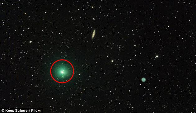 图中红圈内为彗星41P（又名Tuttle-Giacobini-Kresek），此外还有位于照片中间的尘埃星系和右侧的新星云Messier 97。