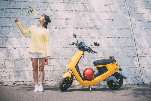 小牛电动车发布新品悬念广告:4月12日或有大事